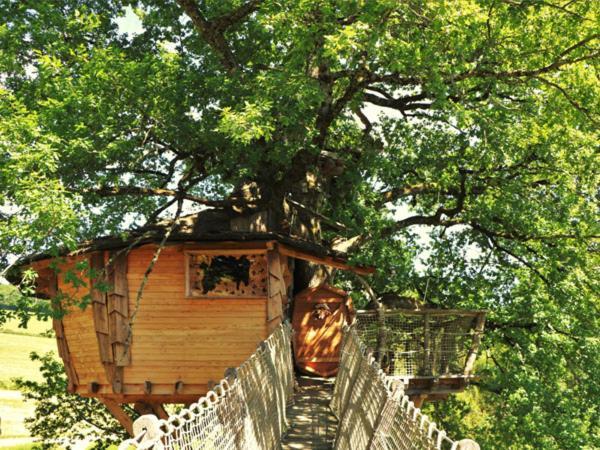 Cabane Perchee Dans Les Arbres Saint-Hilaire-en-Morvan Exterior photo